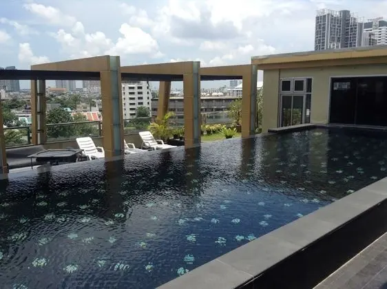 Bella B All Suite Bangkok - Havuz