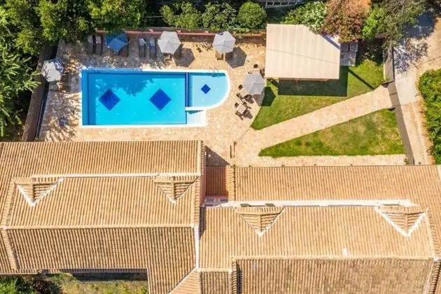 BELLA DE LUX  APTS