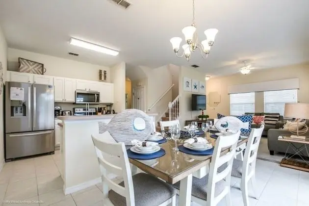 Bella Vidatown With Full Size Pool! 4 Bedroom Townhouse by Redawning - Yerinde Yemek