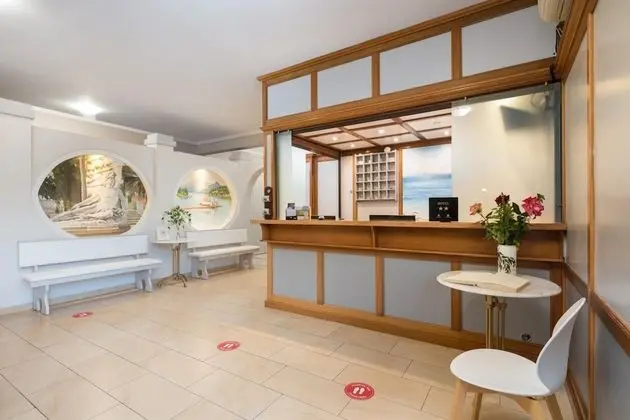 Bella Vista Beach Hotel and Studios