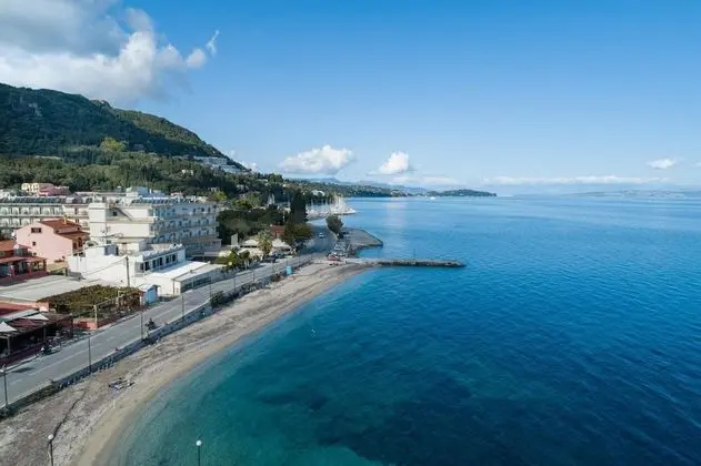 Bella Vista Beach Hotel and Studios