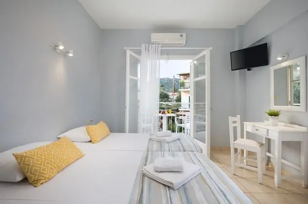 Bella Vista Beach Hotel and Studios - Oda