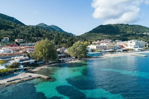 Bella Vista Beach Hotel and Studios - Plaj