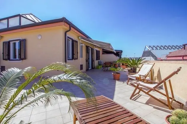 Bella Vista CaseSicule, Sea View Apartment with Terrace, Beach 50 m, Wi-Fi