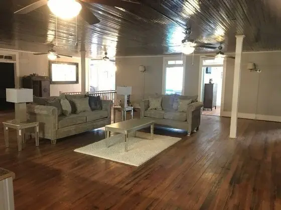 Bella's Boutique Hotel - 1