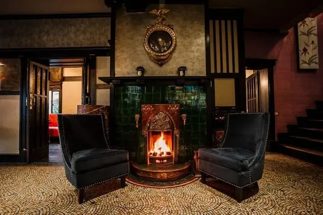 The Belle Epoque - Lobi