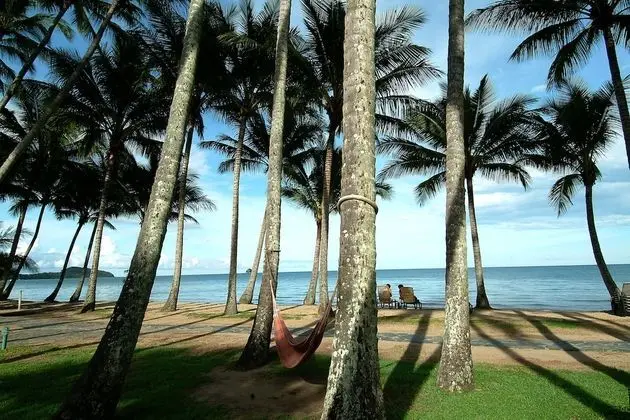 Belle Escapes - Absolute Beachfront Apartment in Alamanda Resort 21 - Plaj