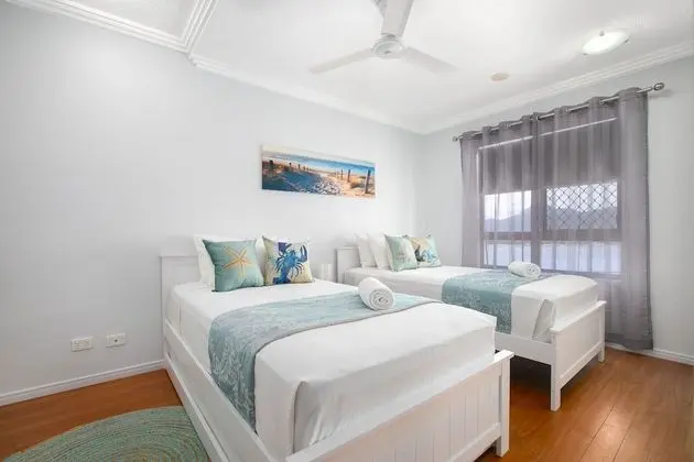 Belle Escapes - Chic City Apartment with Water Views - Oda