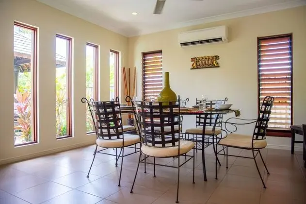 Belle Escapes - Kintamani Villa Palm Cove - Yerinde Yemek
