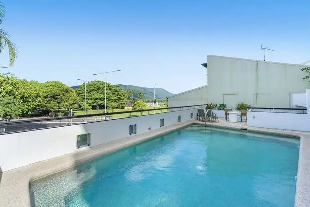 Belle Escapes Luxury Penthouse with Ocean Views - Havuz