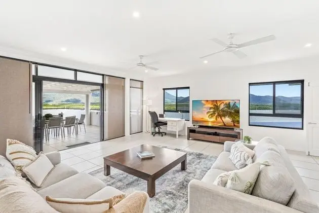 Belle Escapes Luxury Penthouse with Ocean Views - Öne Çıkan Resim