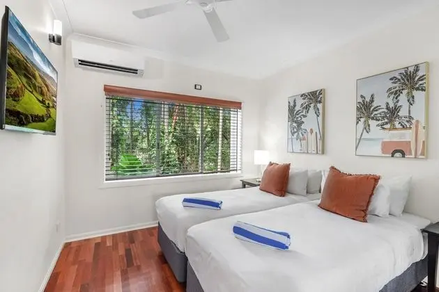 Belle Escapes - Poolside Apartment Alamanda Beachfront Resort "54" - Oda