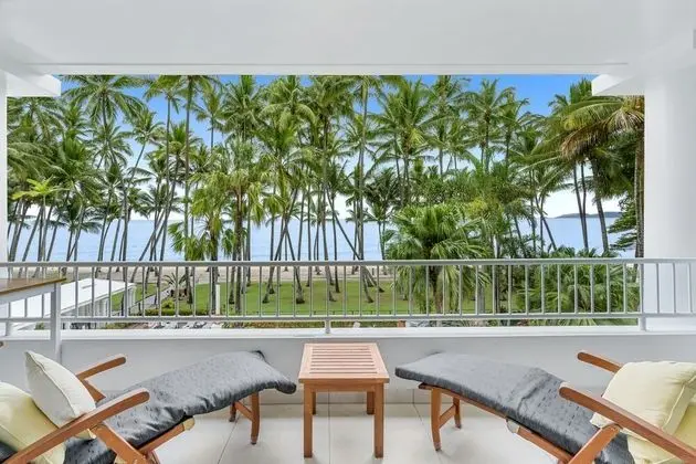 Belle Escapes - Sapphire Suite Absolute Beachfront Alamanda Resort 17