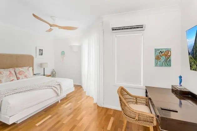 Belle Escapes - Sapphire Suite Absolute Beachfront Alamanda Resort 17 - Oda