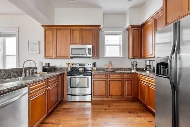 Bellview by Avantstay Gorgeous Home w/ Multiple Balconies & Living Areas - Mutfak