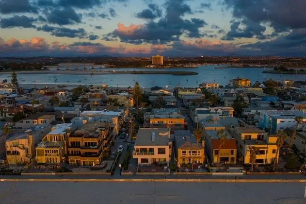 Belmont by Avantstay 3BR Home on Mission Beach! Ocean Views! - İç Mekan