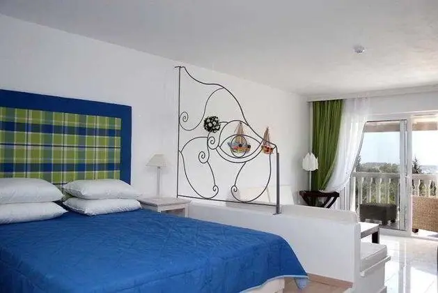 Belvedere Gerakas Lux. Suites - Oda