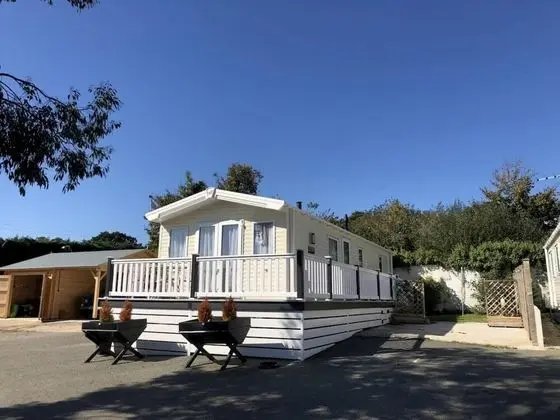Benarama Lovely Dog Friendly Two Bed Lodge Sleeps 4 Close to Ryde