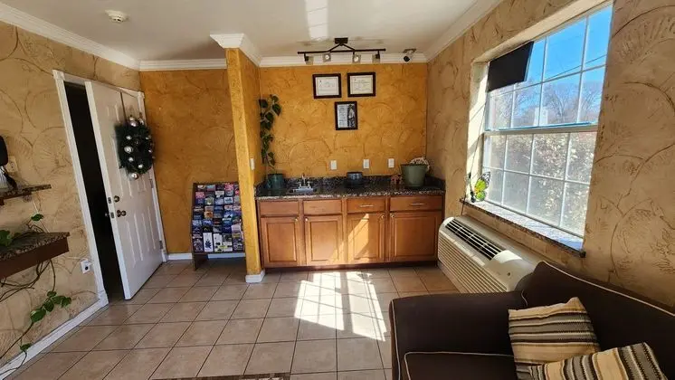 Benbrook Inn & Suites - Lobi