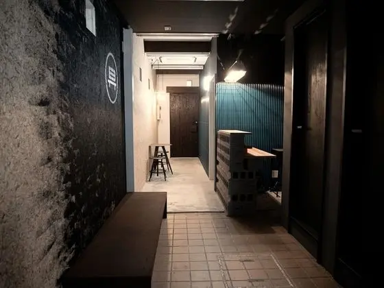 BENCH - Hostel