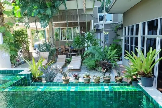 Benjamas Place