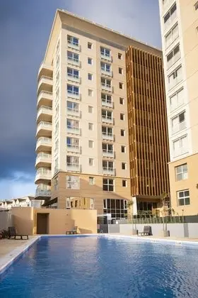 Bentley Holiday Apartments - West One - Havuz