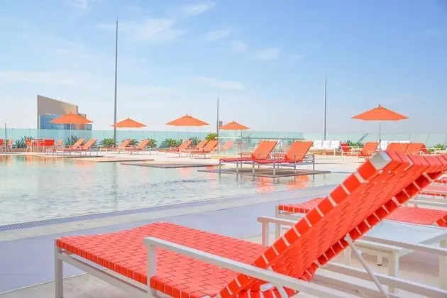 The Bentley Luxury Hotel and Suites - Havuz