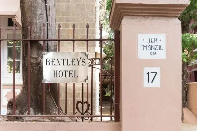 Bentleys Hotel Colaba - Dış Mekan