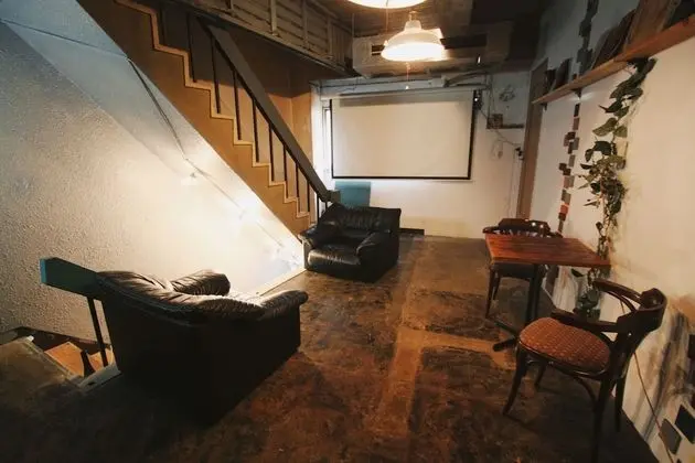Beppu Hostel & Cafe Ourschestra - Hostel - Lobi