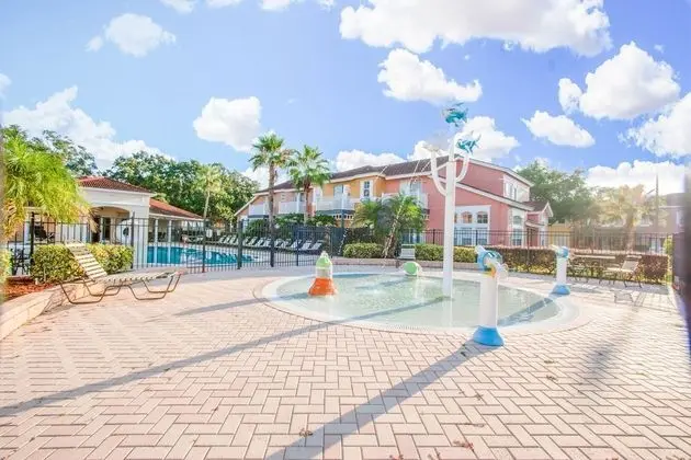 Berkley Lake Townhomes - Havuz