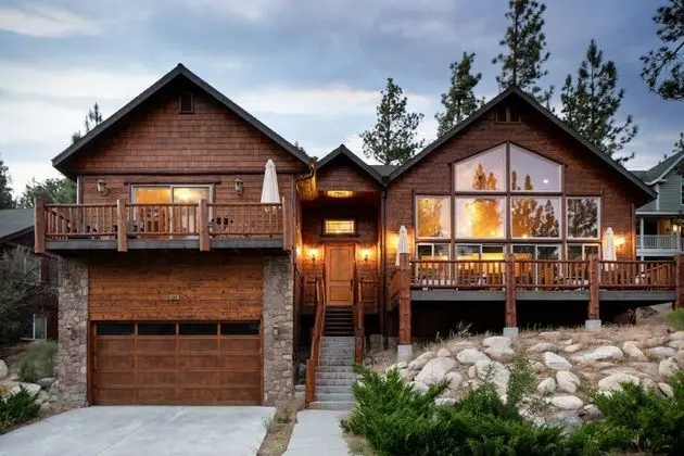 Bernard by Avantstay Luxurious Cabin in Big Bear w/ Hot Tub & Pool Table