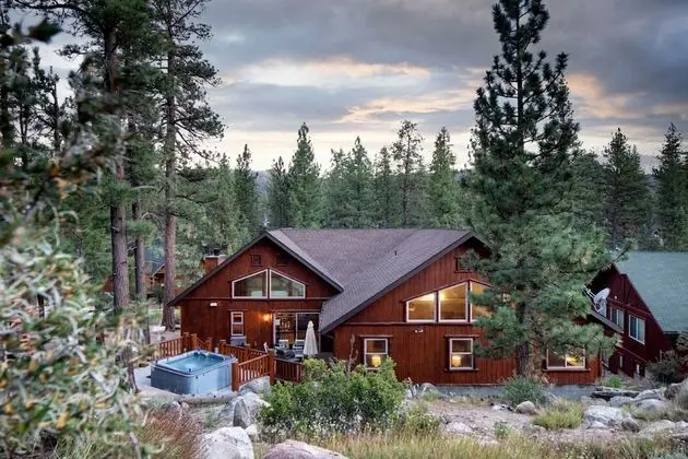 Bernard by Avantstay Luxurious Cabin in Big Bear w/ Hot Tub & Pool Table - Öne Çıkan Resim