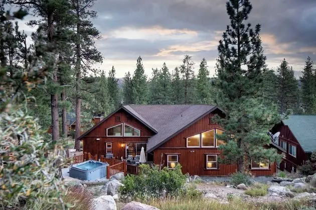 Bernard by Avantstay Luxurious Cabin in Big Bear w/ Hot Tub & Pool Table - Öne Çıkan Resim