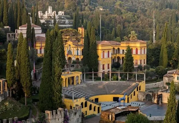 Berny Salo: Near the Lake & Garage - Dış Mekan