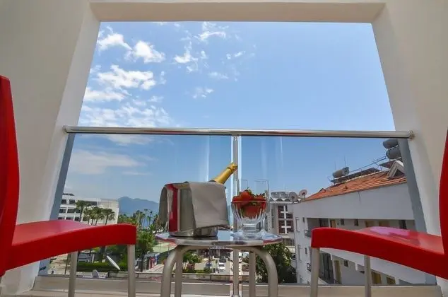 Berry Bella Hotel - Genel