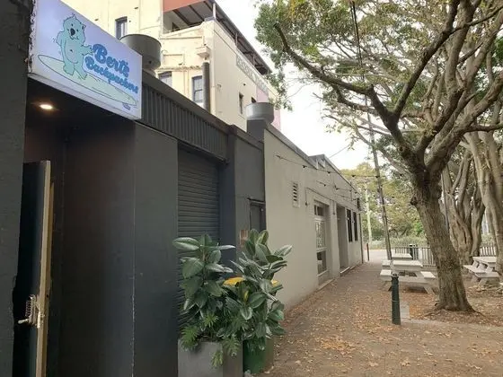Bert's Backpackers - 1