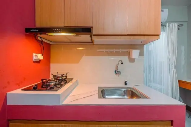 Best Deal and Cozy Studio Cinere Resort Apartment - Mutfak