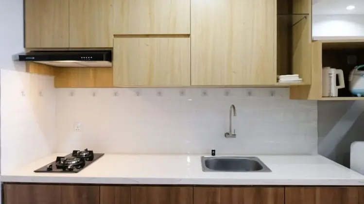 Best Deal And Smart Living Studio At Grand Sungkono Lagoon Apartment - Mutfak