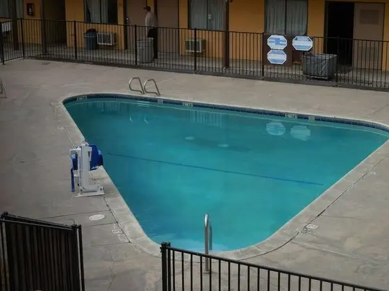 Best Economy Inn n Suites - Havuz