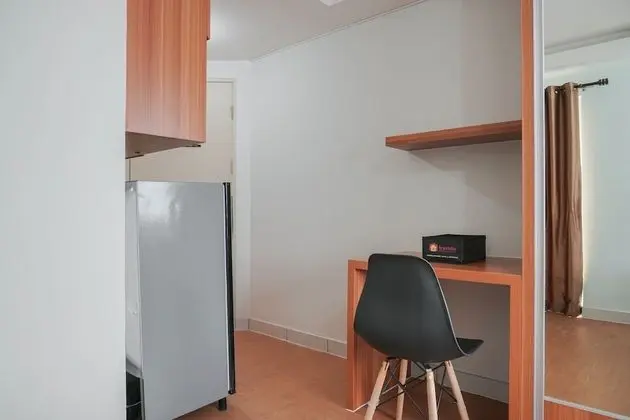 Best Homey Elegant Studio Room at Amethyst Apartment - İç Mekan