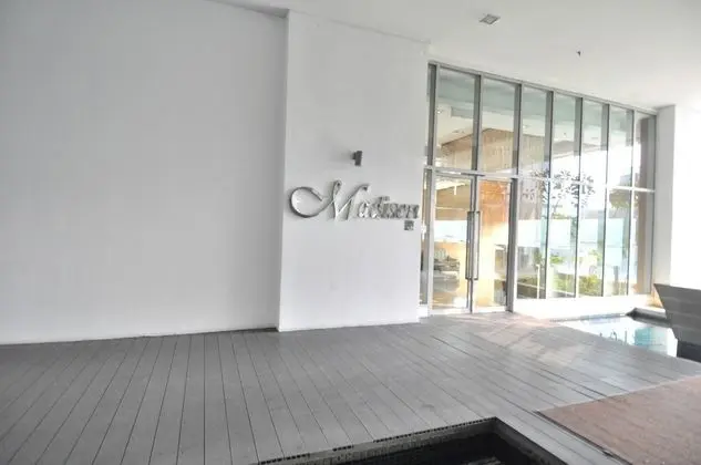 Best KL City View at Regalia Residence - Lobi