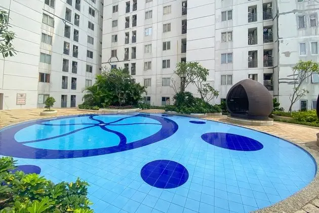 Best Location And Simply Studio Room At Bassura City Apartment - Havuz