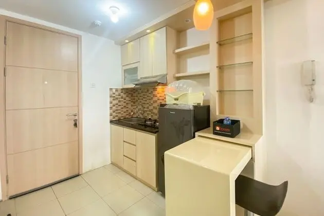 Best Location And Simply Studio Room At Bassura City Apartment - Mutfak