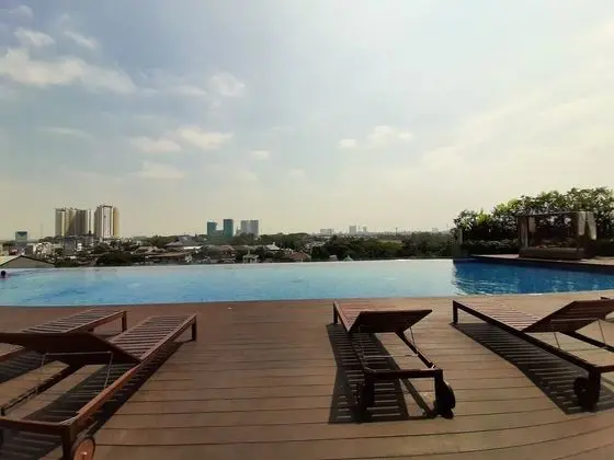 Best Location Studio Apartment at Springwood Residence