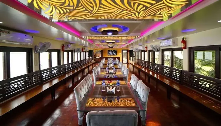Best Luxury Houseboat Kerala