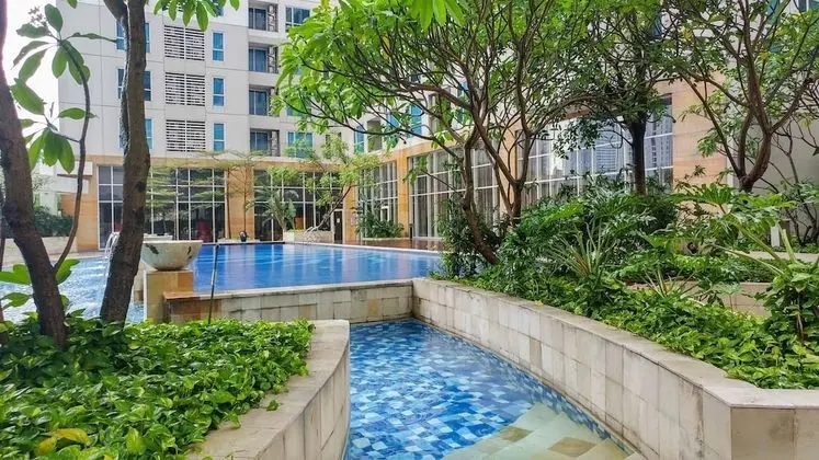 Best Modern and Homey 2BR Apartment at Casa Grande Residence - Havuz