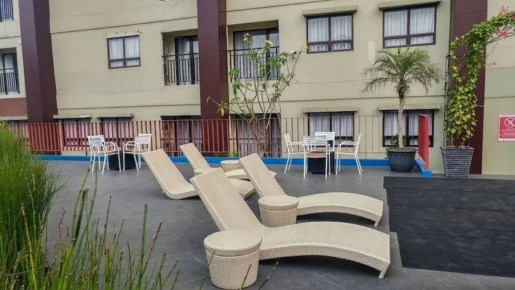 Best Price Studio Apartment at Atria Residence near Mall - Dış Mekan
