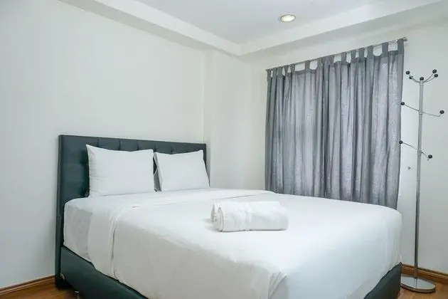 Best Spacious Studio Belmont Residence Puri Apartment
