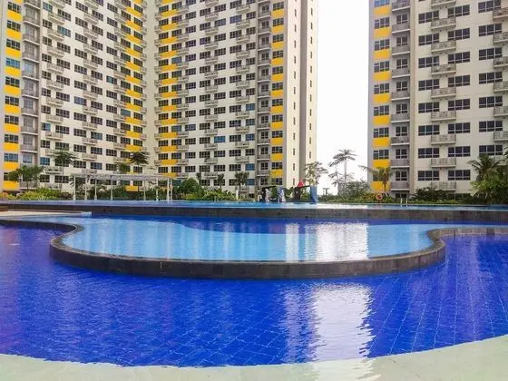 Best Studio with Pool View Springlake Summarecon Apartment