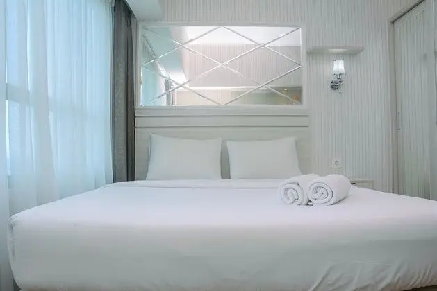 Best Studio with Pool View Springlake Summarecon Apartment - Oda